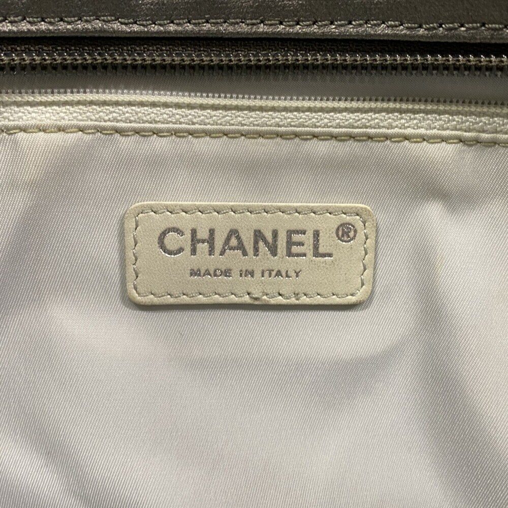 CHANEL Cream Leather Tote Bag - Picture 5 of 13